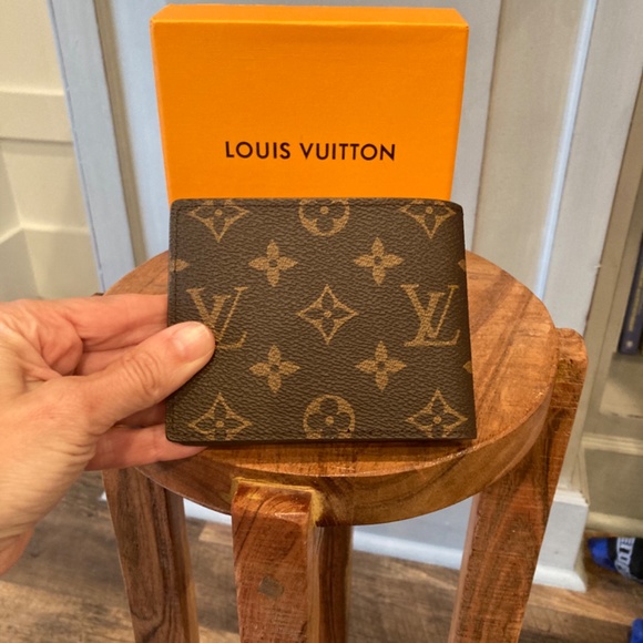 Louis vuitton mens wallet - Picture 1 of 6